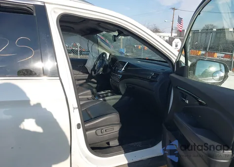 2018 Honda Pilot Touring z USA, uszkodzony, nr VIN 5FNYF6H90JB029797